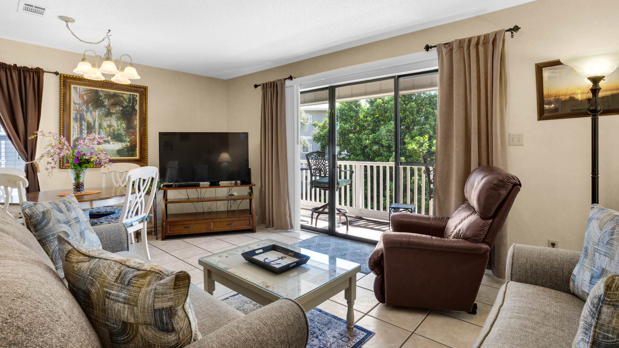 Beachwood Villas 13H Living area