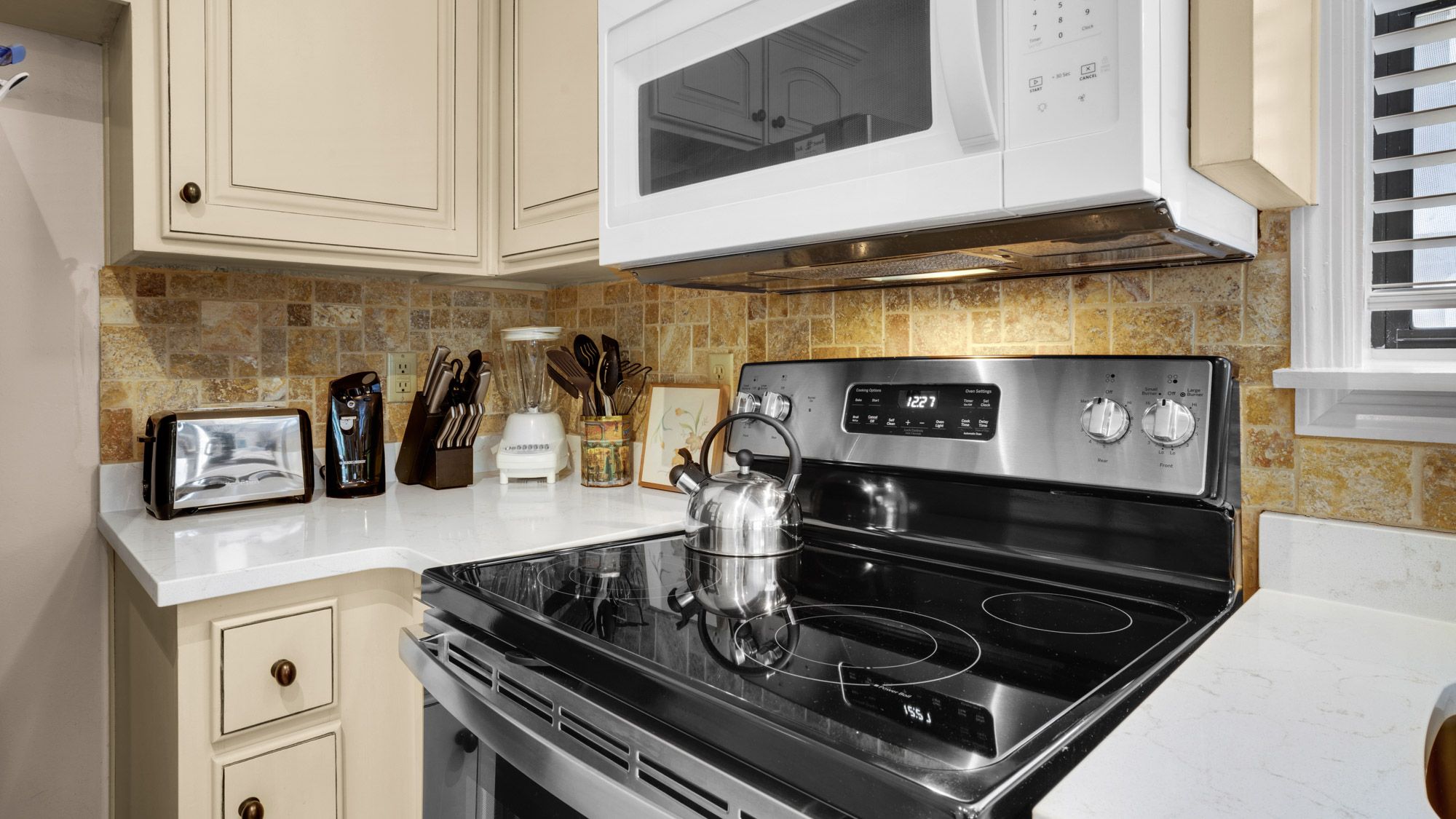 Beachwood Villas 13H Kitchen 