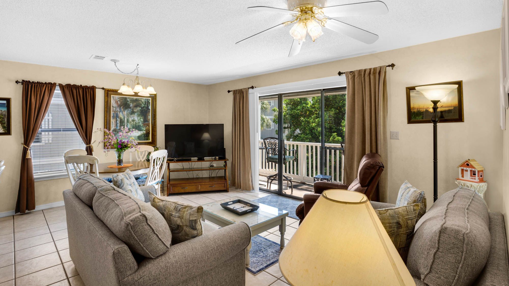 Beachwood Villas 13H Living area