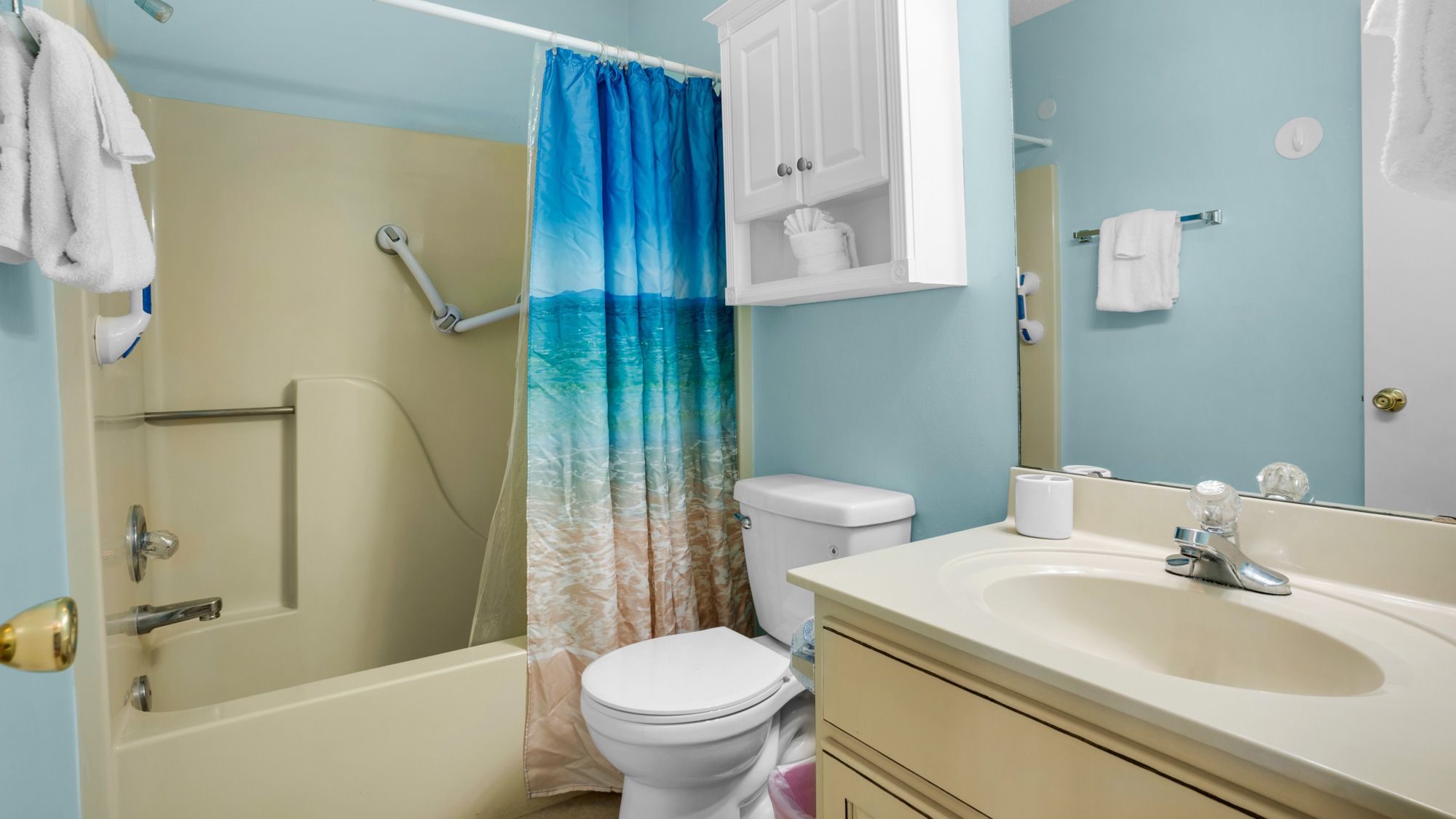 Beachwood Villas 13H Bathroom1