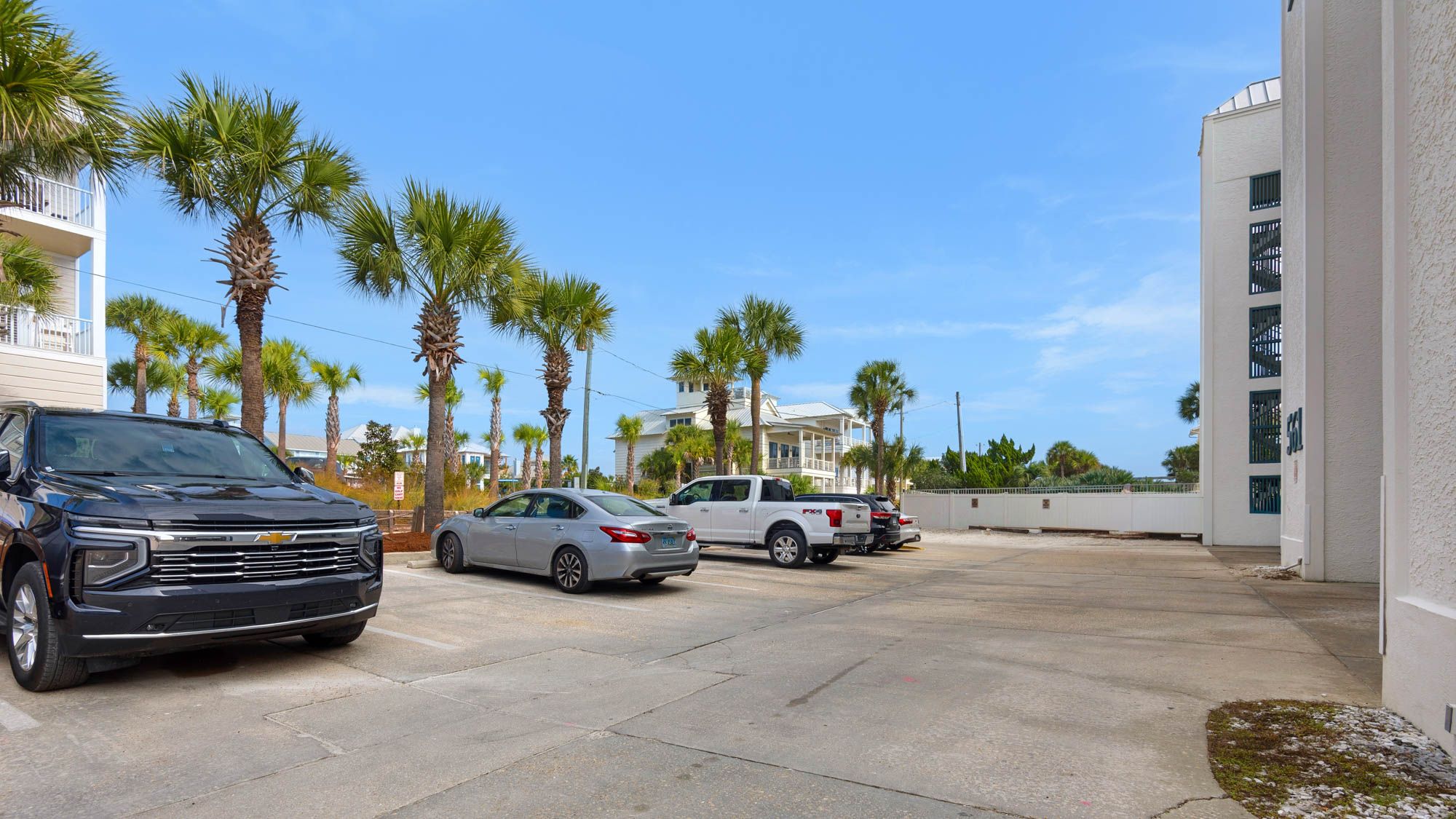 Commodores Retreat Parking