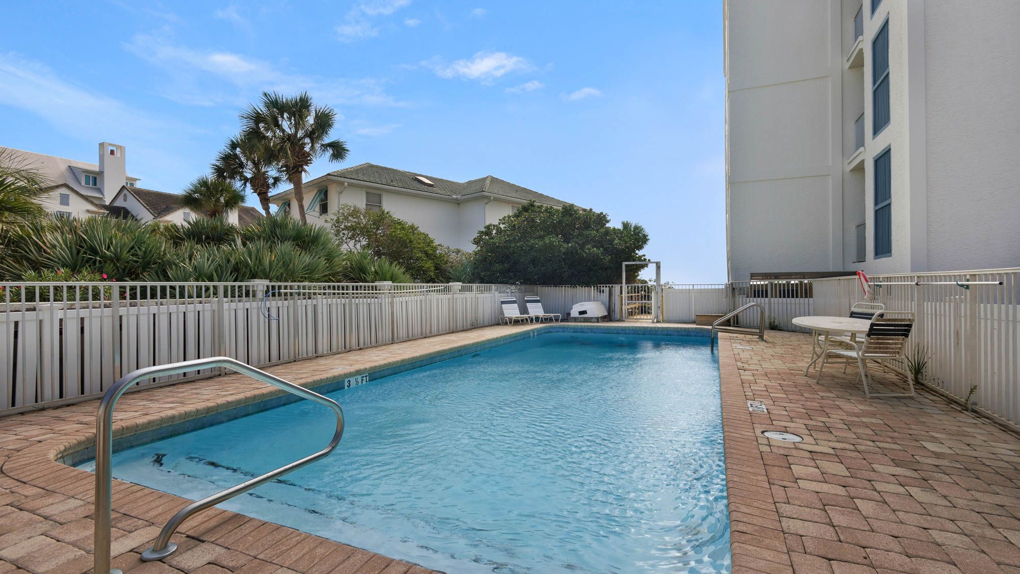 Commodores Retreat Pool