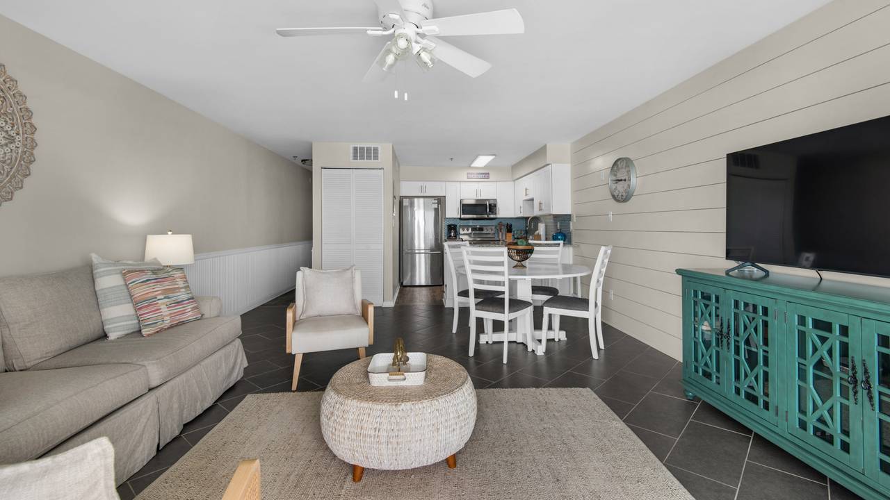 Commodore's Retreat 106 Commodore's Retreat 106