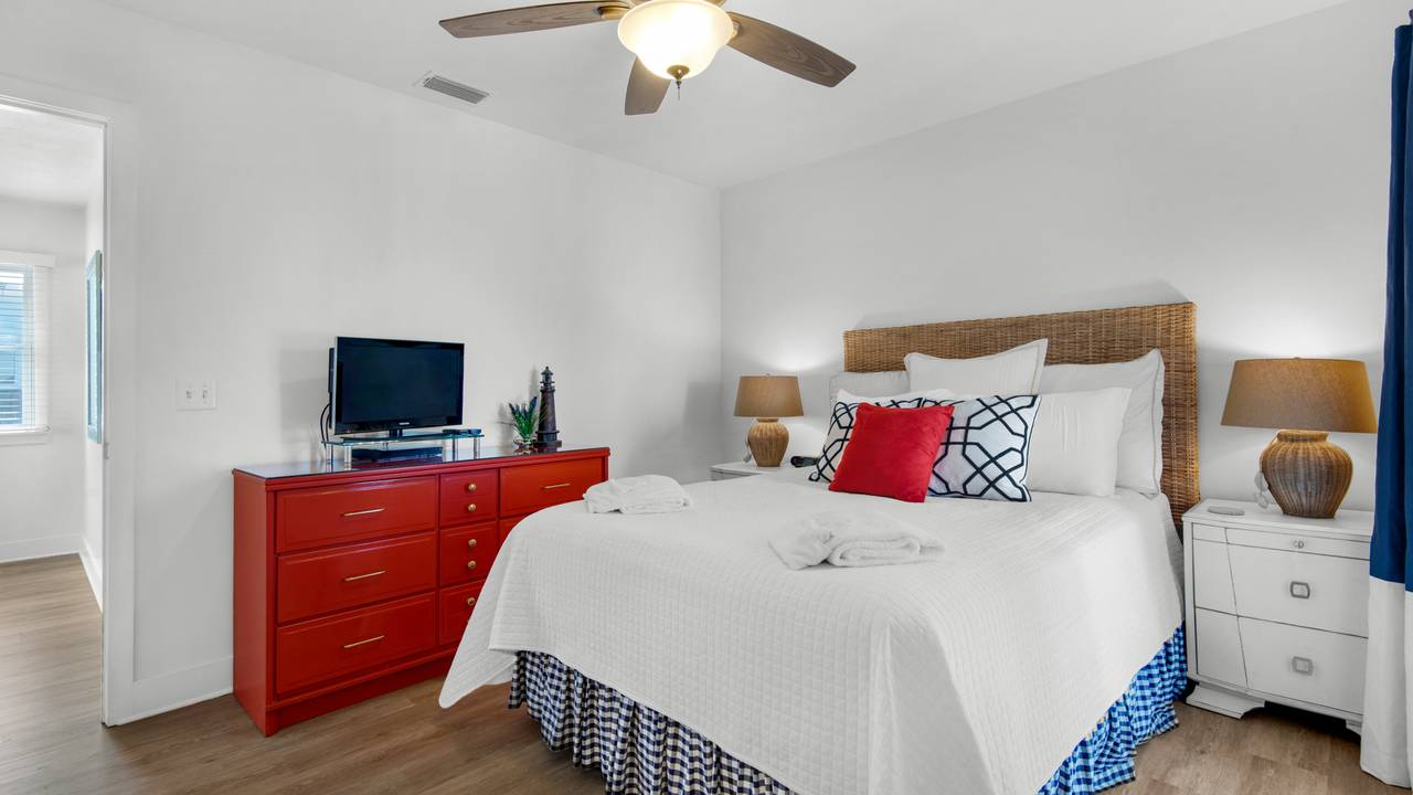 Crow's Nest 2nd Floor Queen Bedroom Crow's Nest 2nd Floor Queen Bedroom