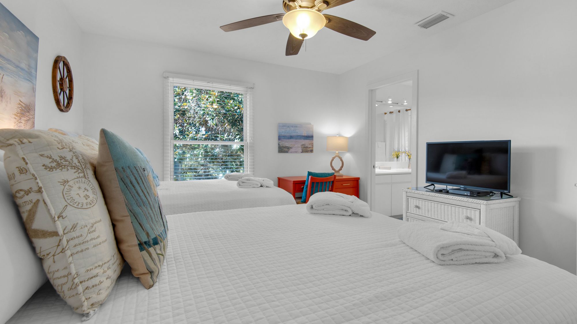 Crow's Nest 2nd Floor Bedroom with 2 Full Beds