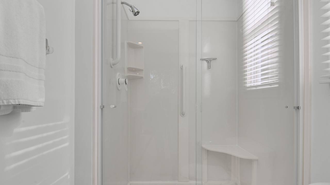 Crow's Nest 1st Floor Private Bathroom Crow's Nest 1st Floor Private Bathroom