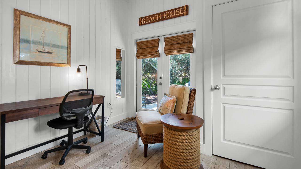 Crow's Nest 1st Floor Queen Bedroom Crow's Nest 1st Floor Queen Bedroom