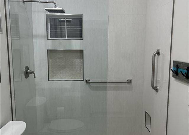 CRN Full bath conveniently located off the foyer.