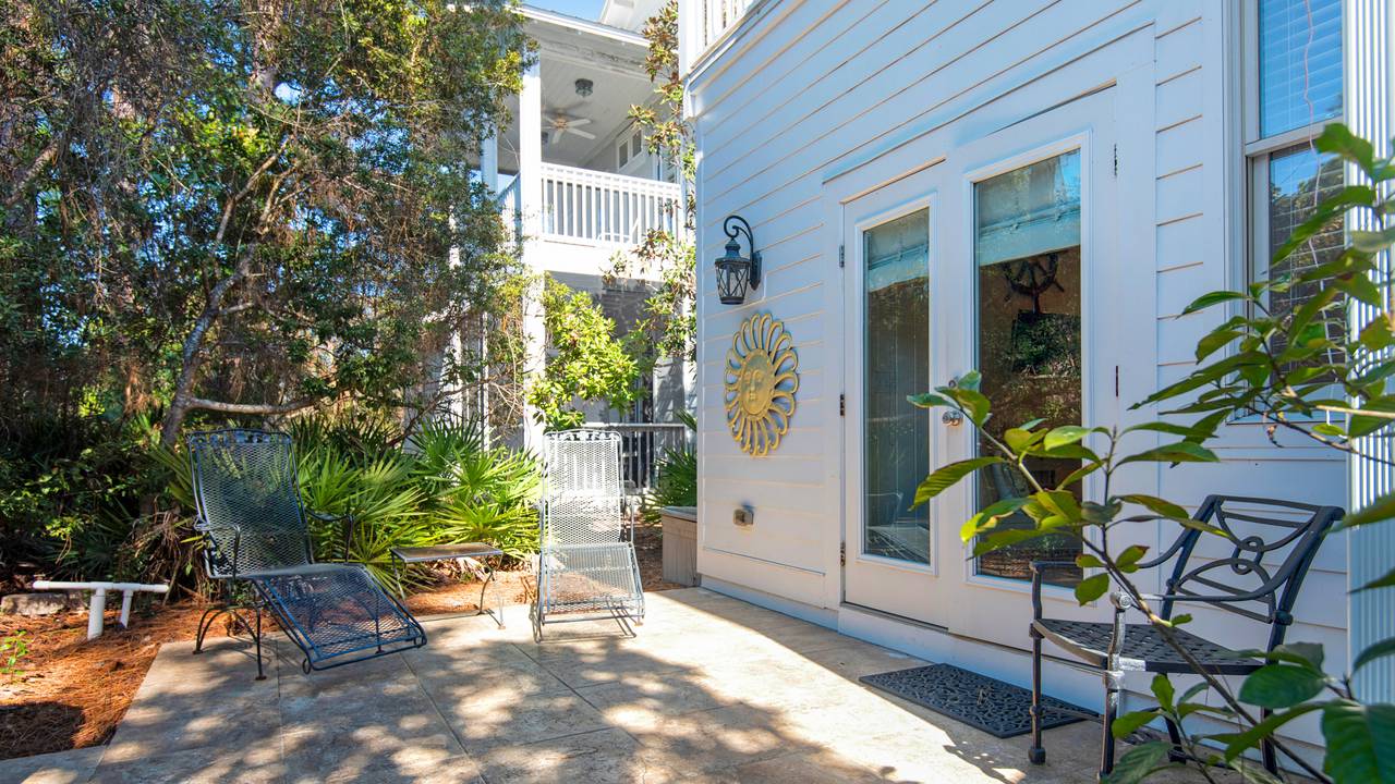 Crow's Nest Back Patio Crow's Nest Back Patio