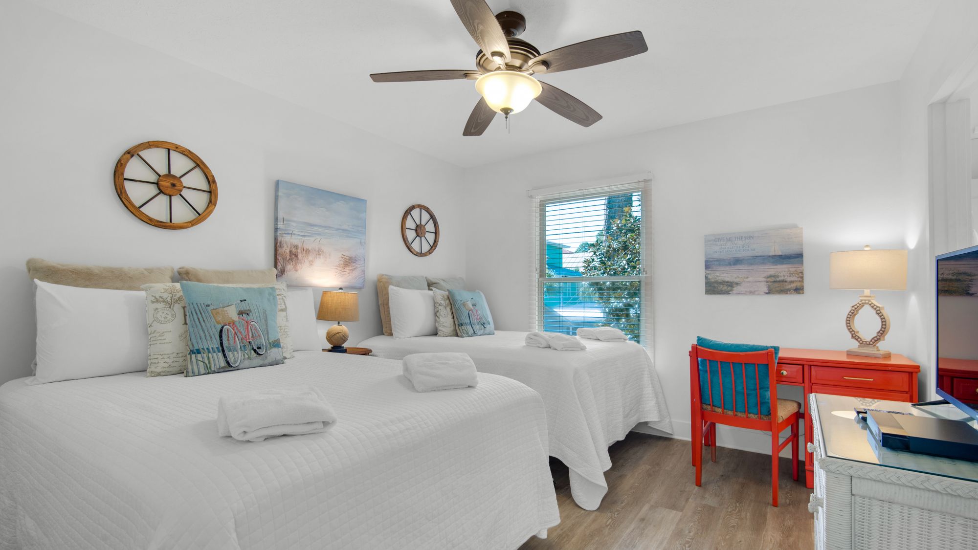 Crow's Nest 2nd Floor Bedroom with 2 Full Beds