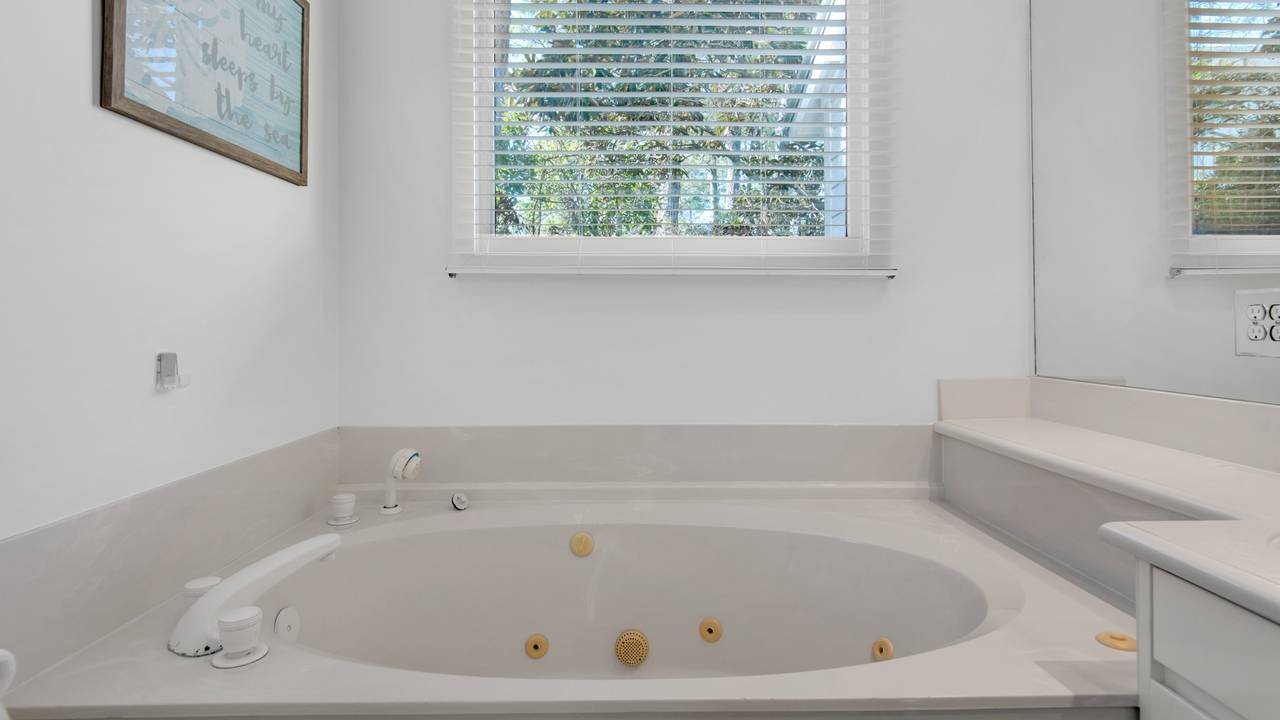 Crow's Nest 1st Floor Private Bathroom Crow's Nest 1st Floor Private Bathroom