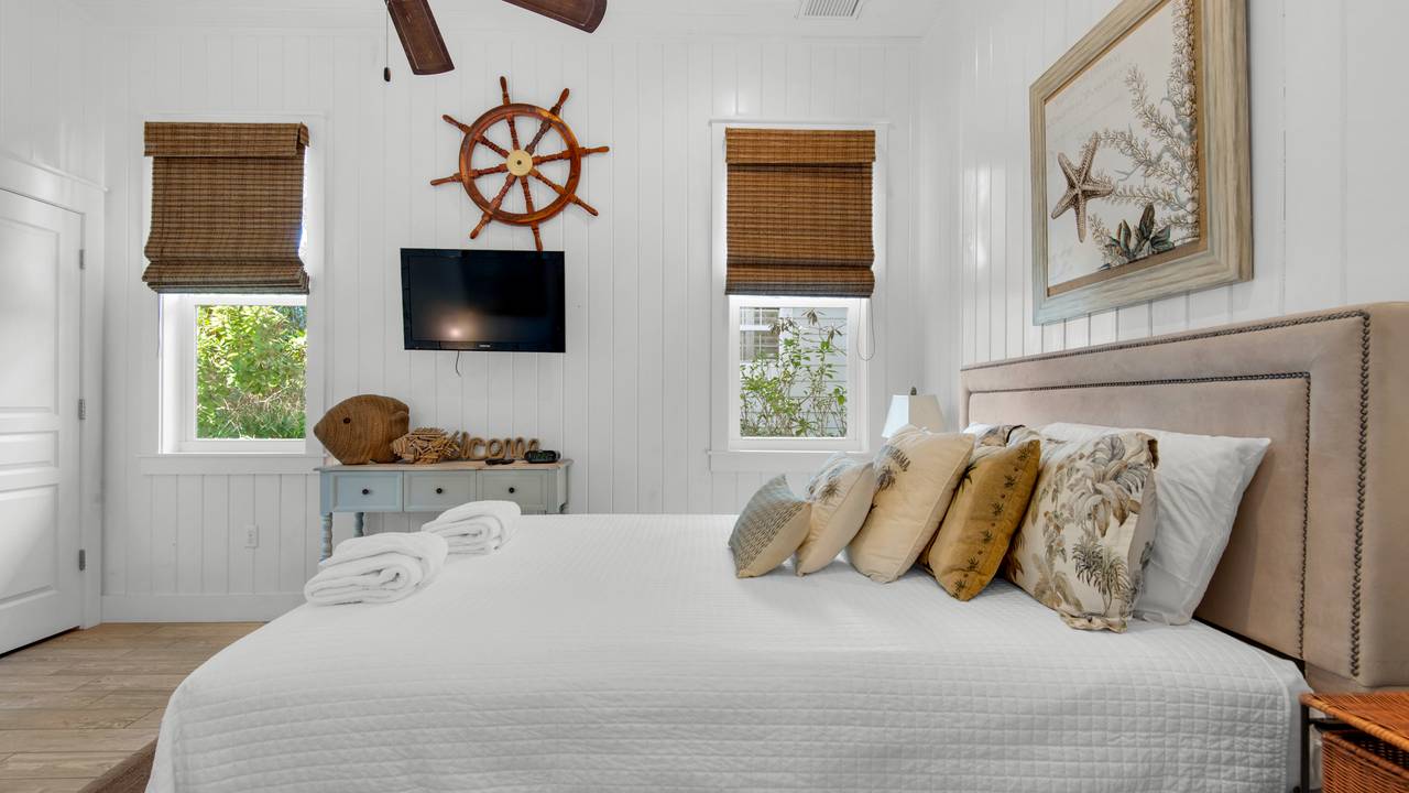 Crow's Nest 1st Floor Queen Bedroom Crow's Nest 1st Floor Queen Bedroom