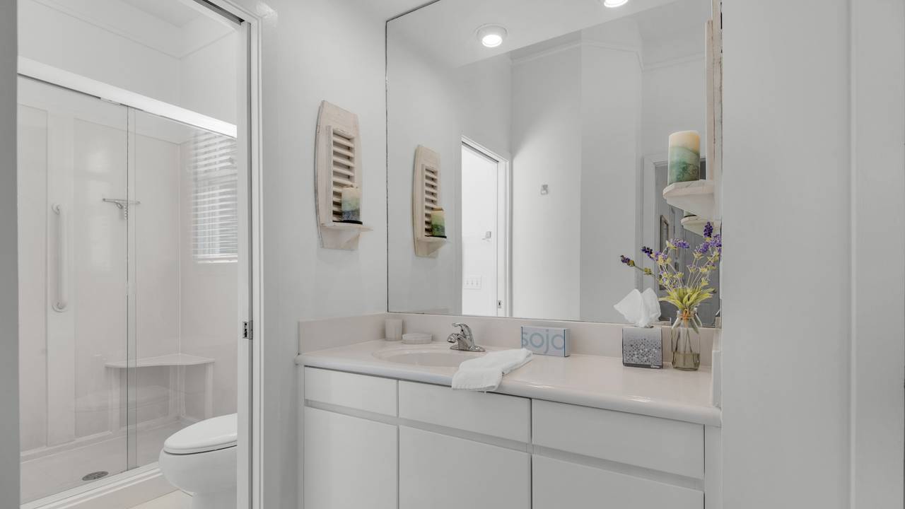 Crow's Nest 1st Floor Private Bathroom Crow's Nest 1st Floor Private Bathroom