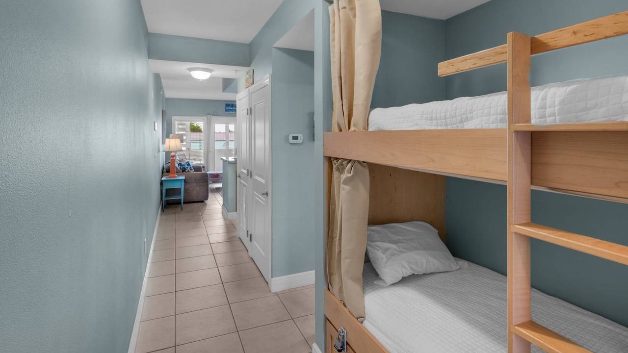 Cassine Station 302 Built In Bunks Cassine Station 302 Built In Bunks