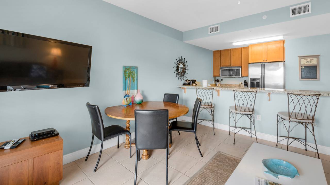 Cassine Station 302 Main Living Area and Kitchen Cassine Station 302 Main Living Area and Kitchen