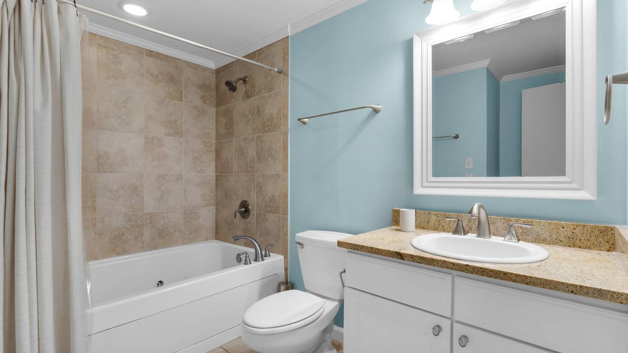 Emerald Hill 5 Bathroom Emerald Hill 5 Bathroom