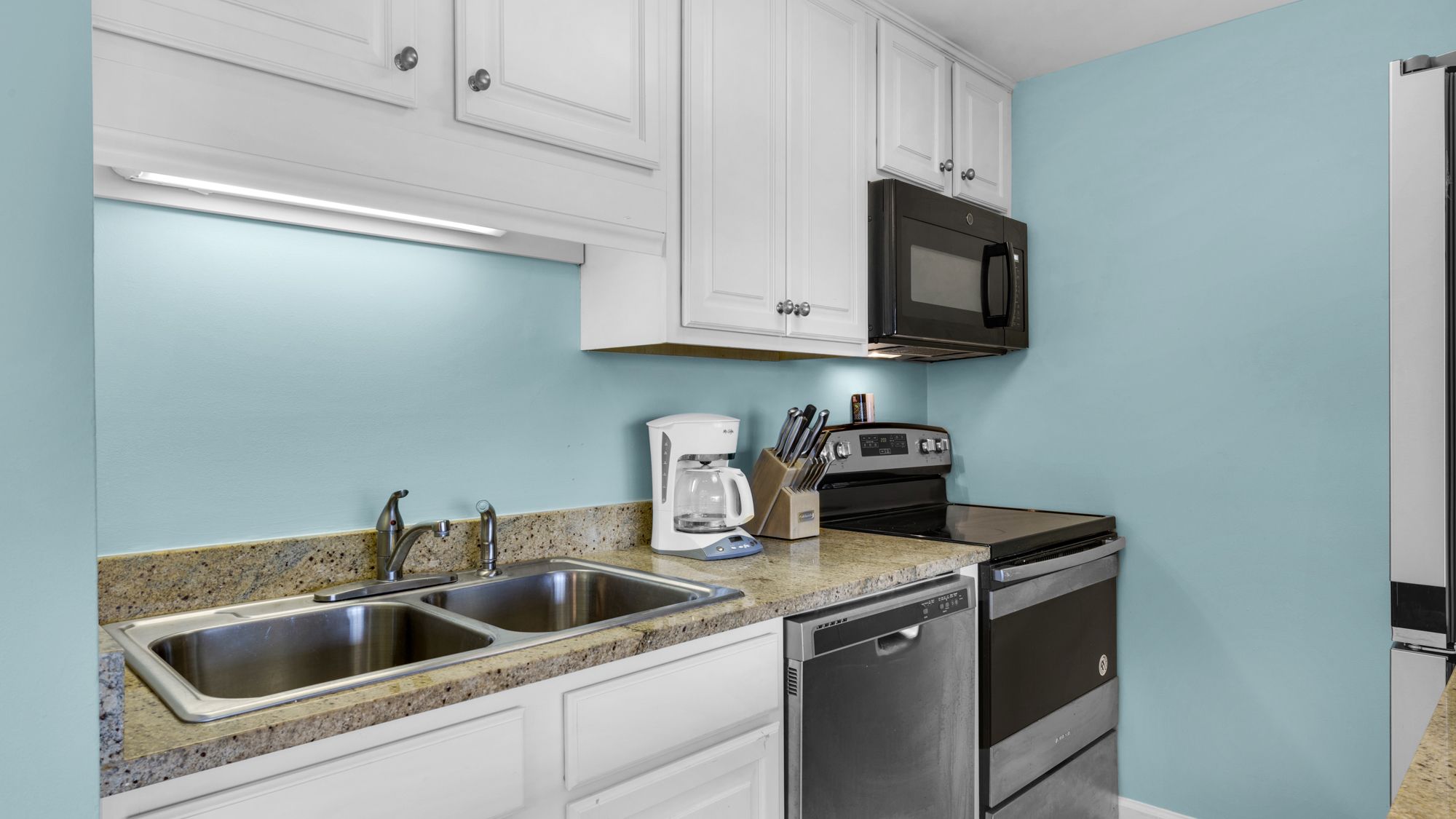 Emerald Hill 5 Kitchen Area