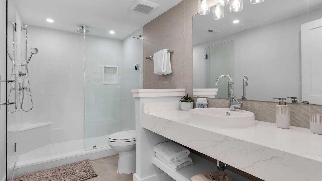 Emerald Hill 22 - Master Bathroom Emerald Hill 22 - Master Bathroom