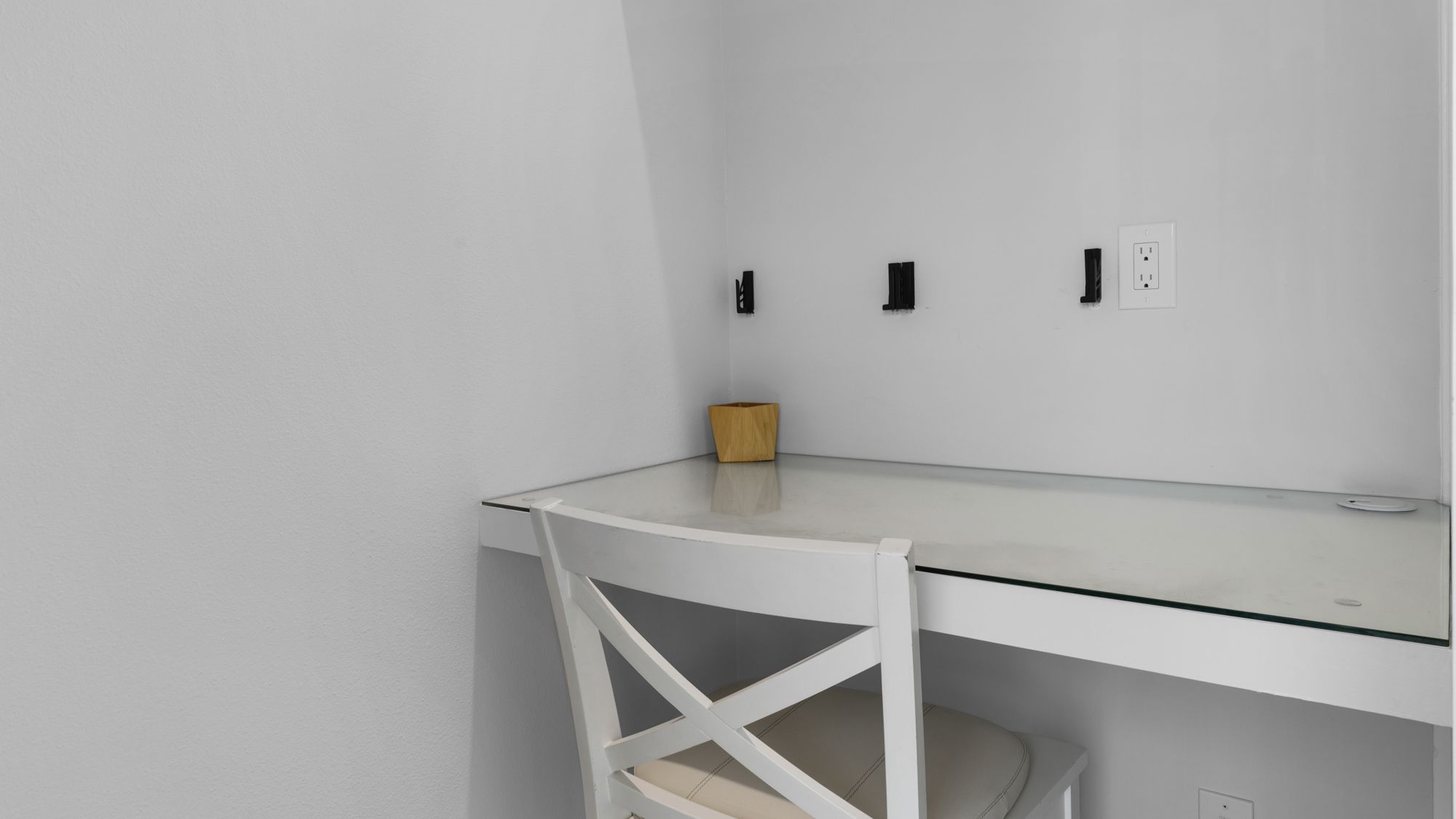 Emerald Hill 22 - Desk