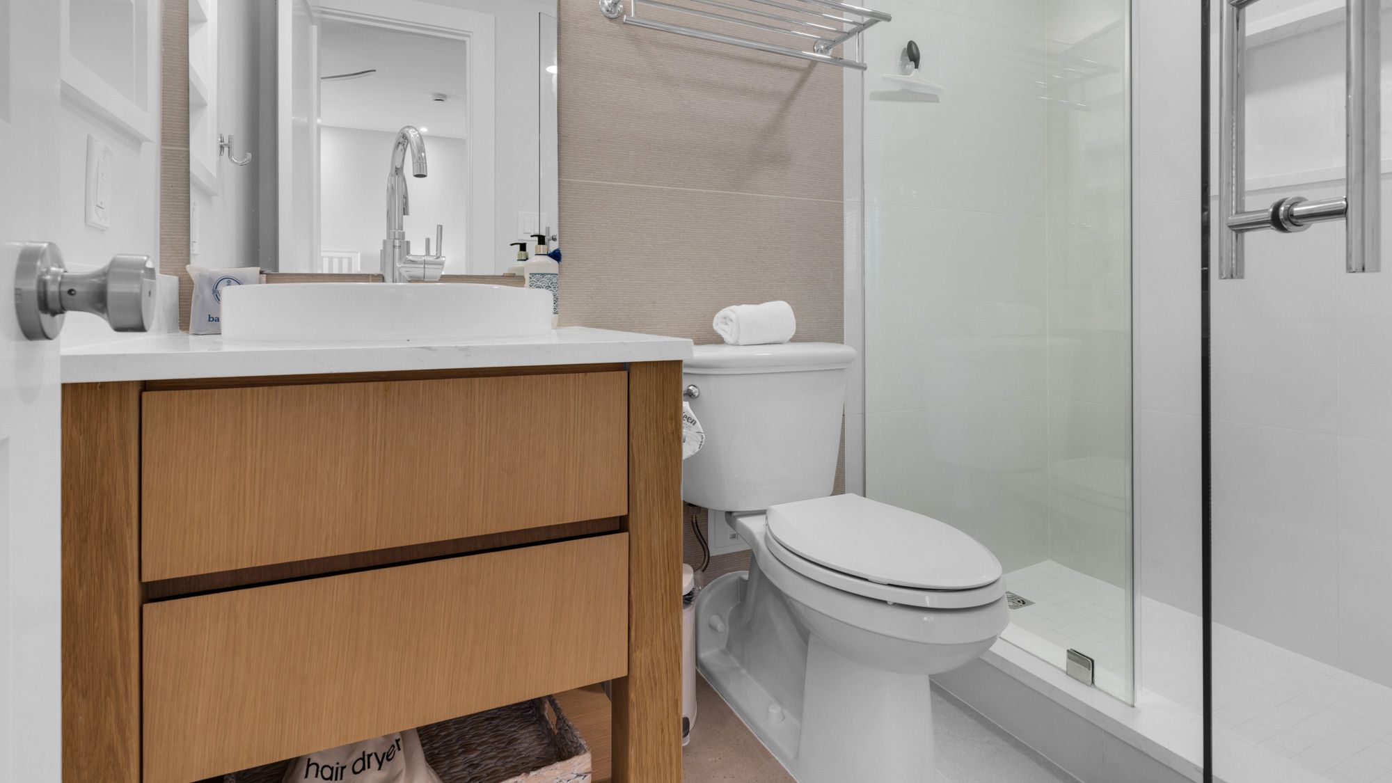 Emerald Hill 22 - Guest Bathroom