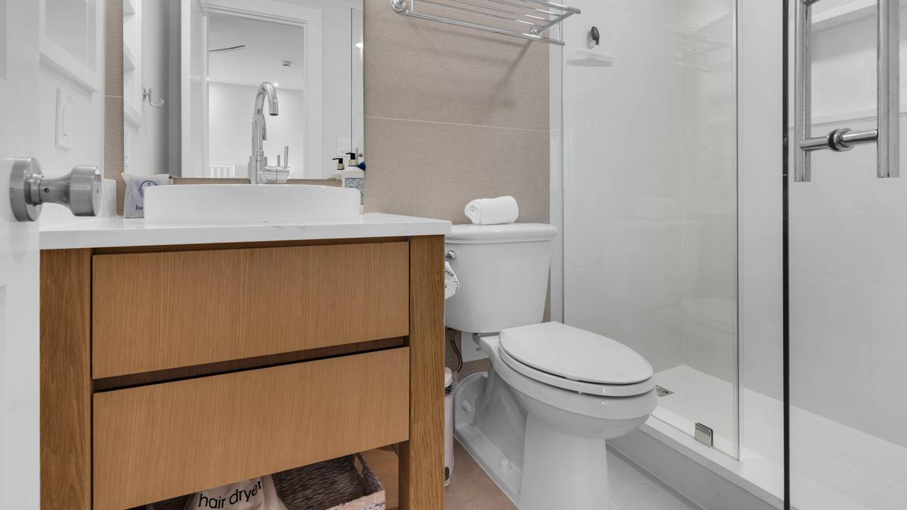 Emerald Hill 22 - Guest Bathroom Emerald Hill 22 - Guest Bathroom