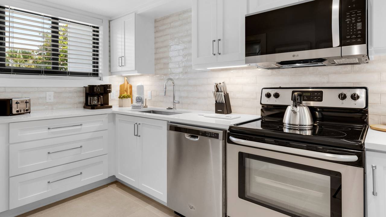 Emerald Hill 22 - Kitchen Emerald Hill 22 - Kitchen