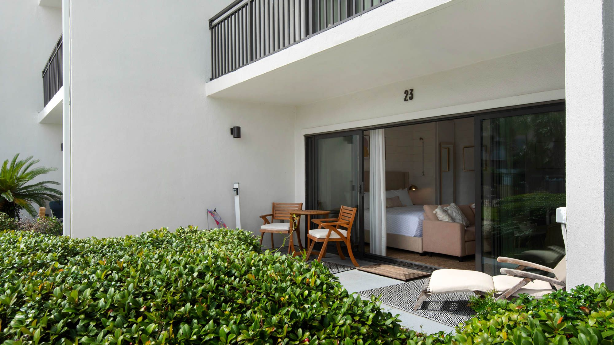 Emerald Hill 23 - Pool Side Studio Patio