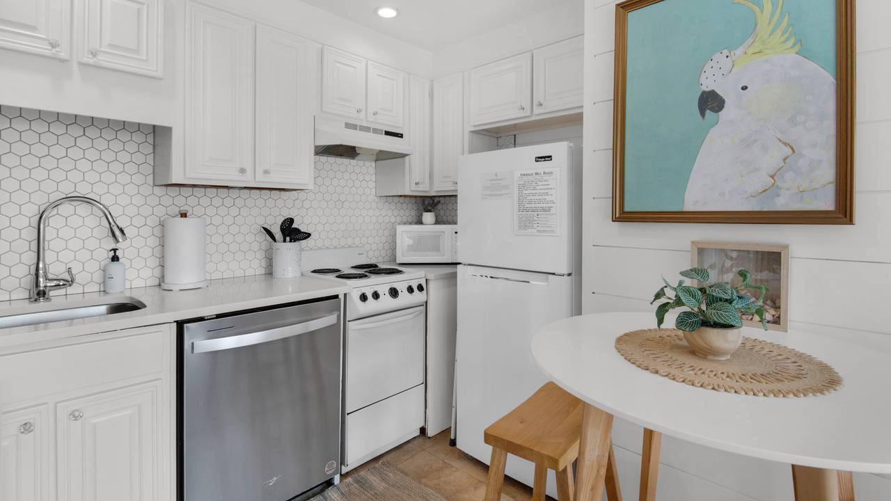 Emerald Hill 23 - Pool Side Studio Kitchen Emerald Hill 23 - Pool Side Studio Kitchen