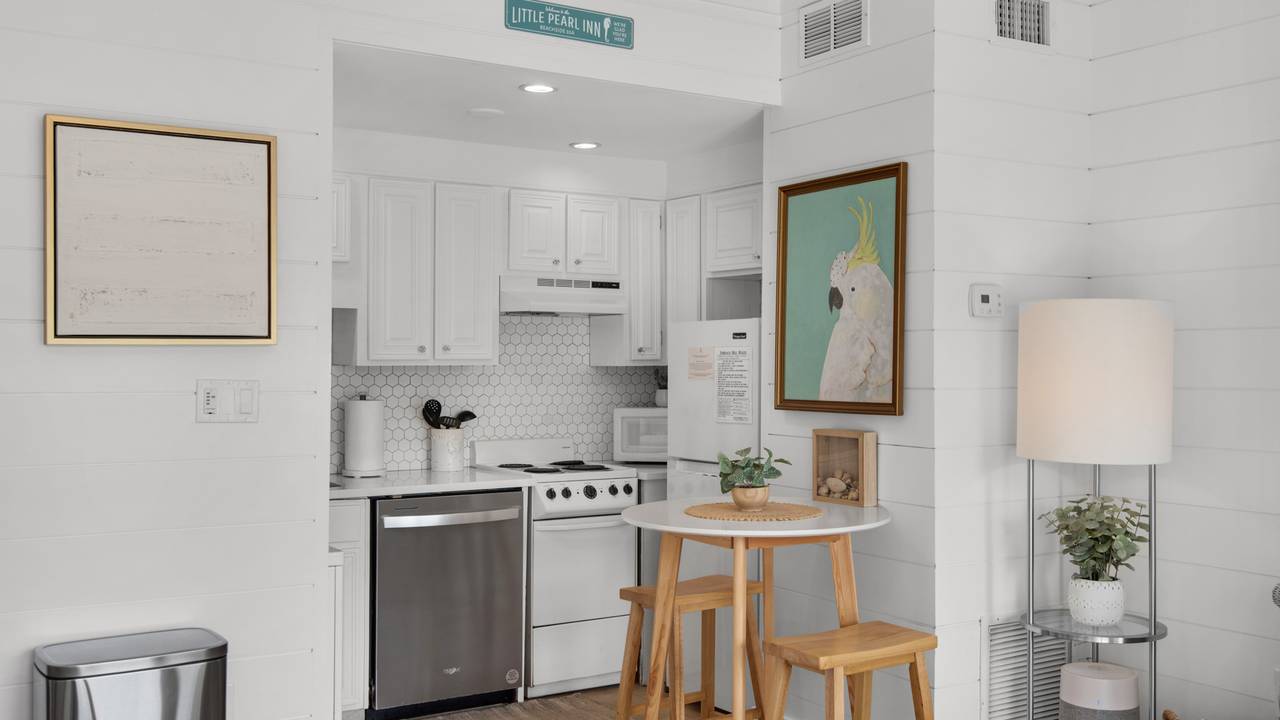 Emerald Hill 23 - Pool Side Studio Kitchen and Dining Emerald Hill 23 - Pool Side Studio Kitchen and Dining