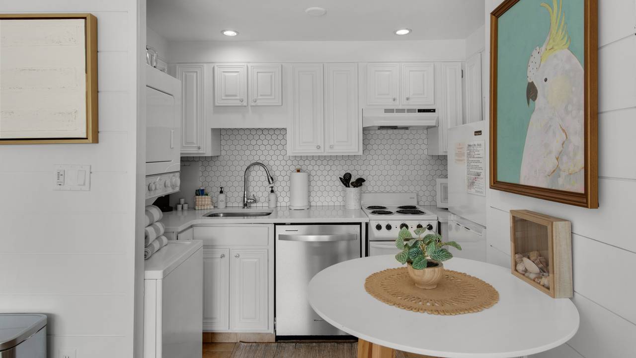 Emerald Hill 23 - Pool Side Studio Kitchen and Dining Emerald Hill 23 - Pool Side Studio Kitchen and Dining