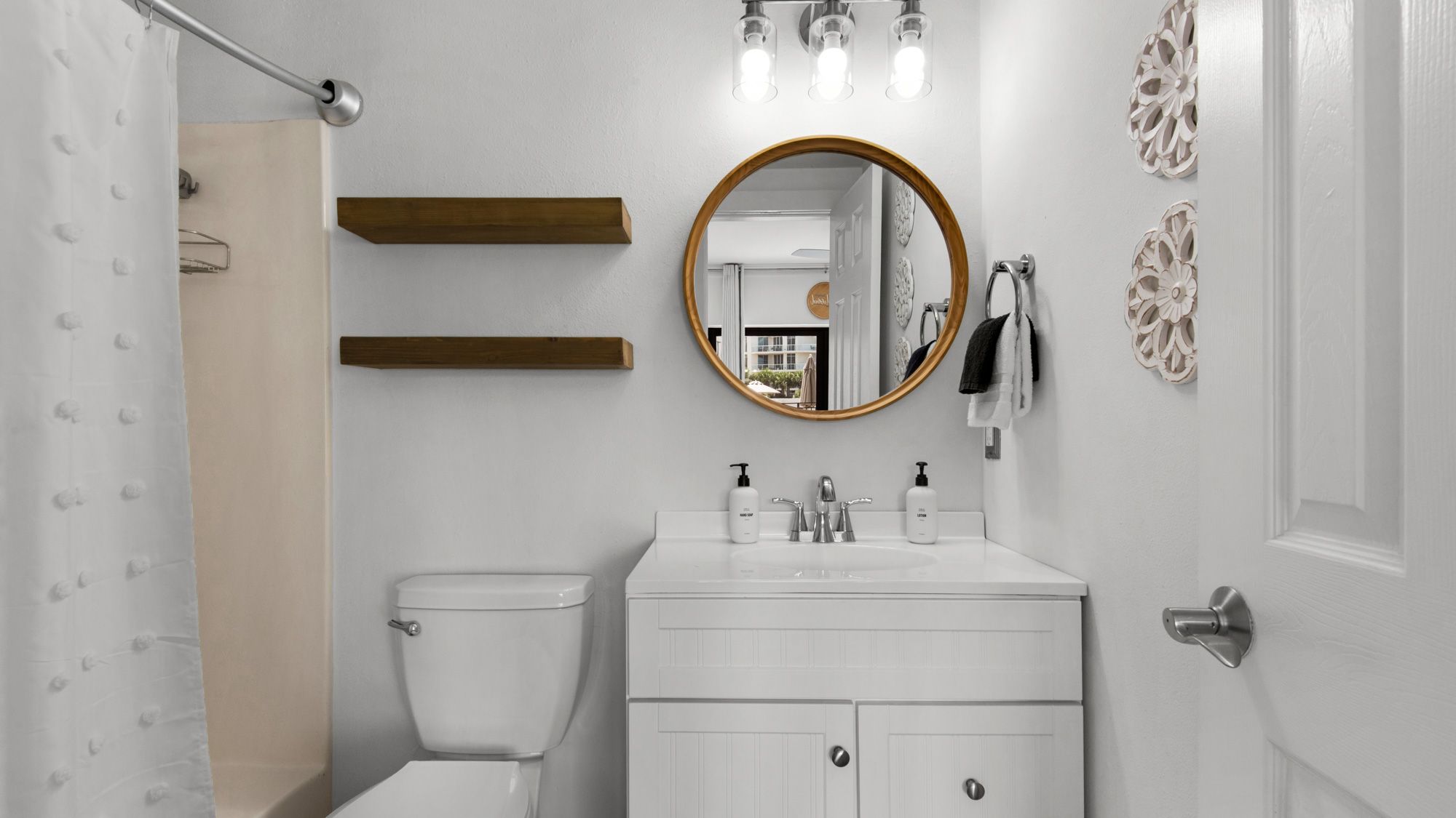 Emerald Hill 23 - Pool Side Studio bathroom