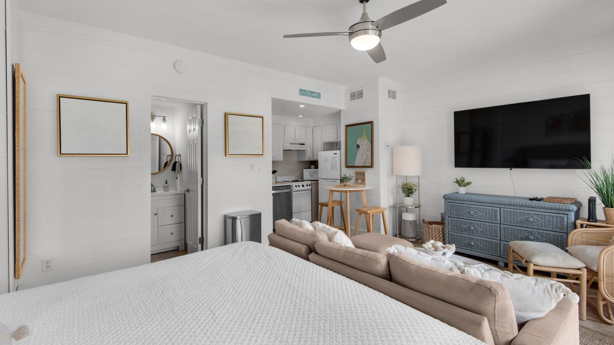 Emerald Hill 23 - Pool Side Studio King Bed