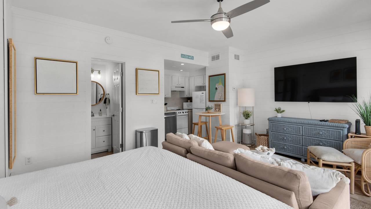 Emerald Hill 23 - Pool Side Studio King Bed Emerald Hill 23 - Pool Side Studio King Bed