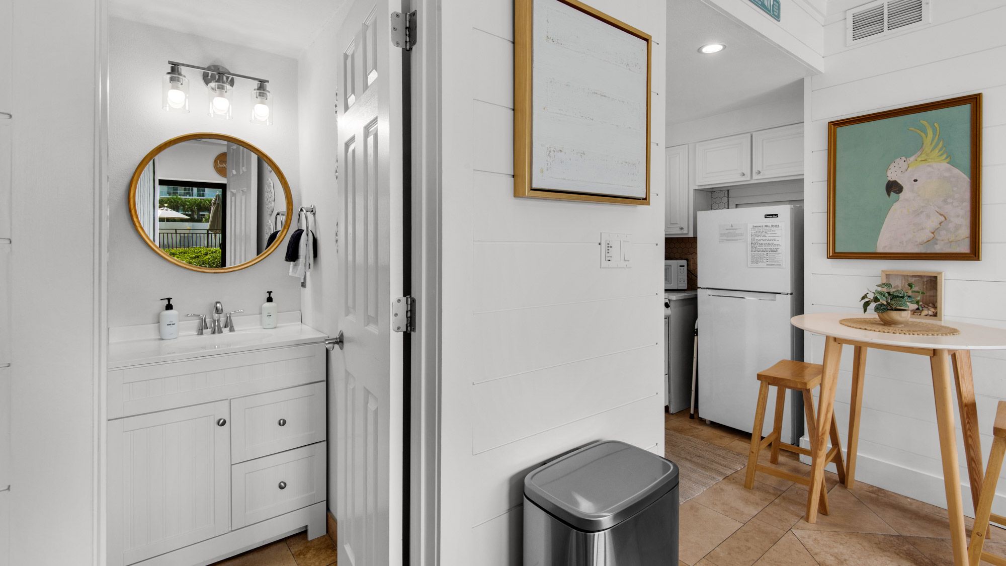 Emerald Hill 23 - Pool Side Studio bathroom