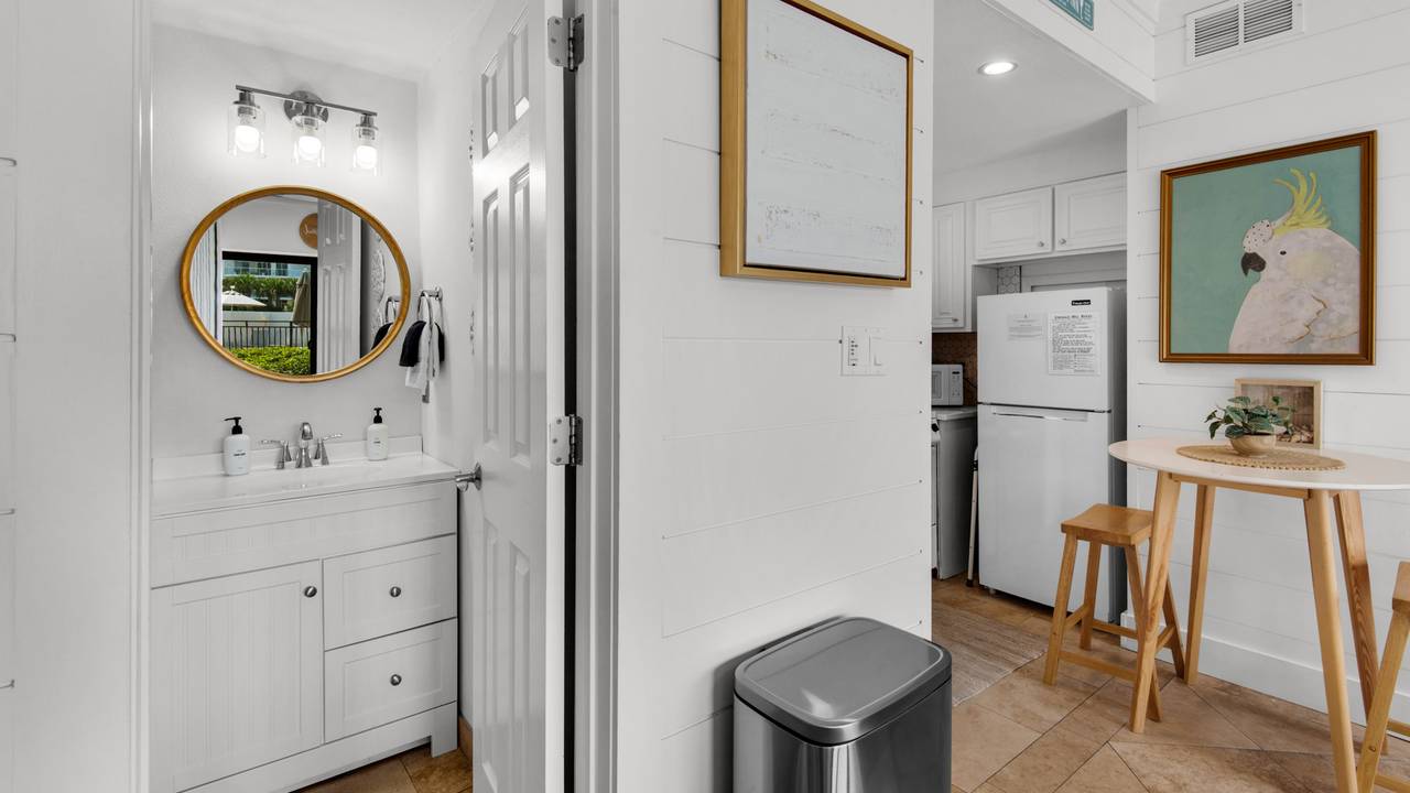 Emerald Hill 23 - Pool Side Studio bathroom Emerald Hill 23 - Pool Side Studio bathroom