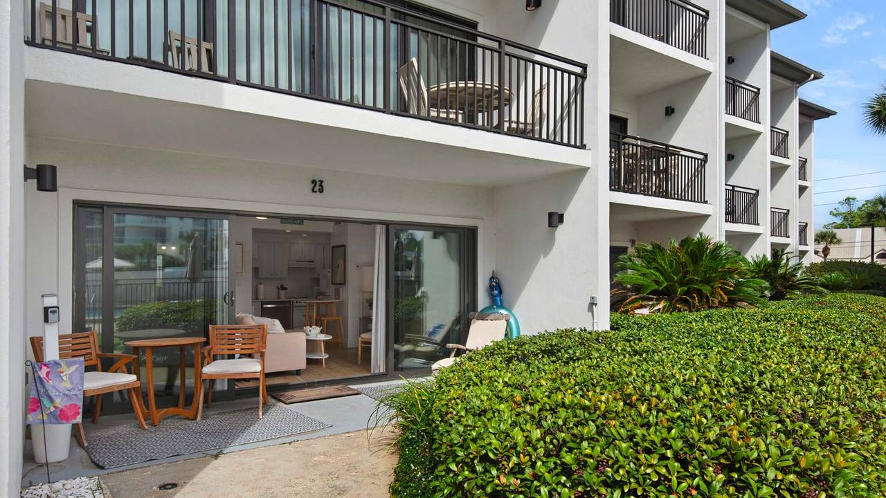 Emerald Hill 23 - Pool Side Studio Patio Emerald Hill 23 - Pool Side Studio Patio