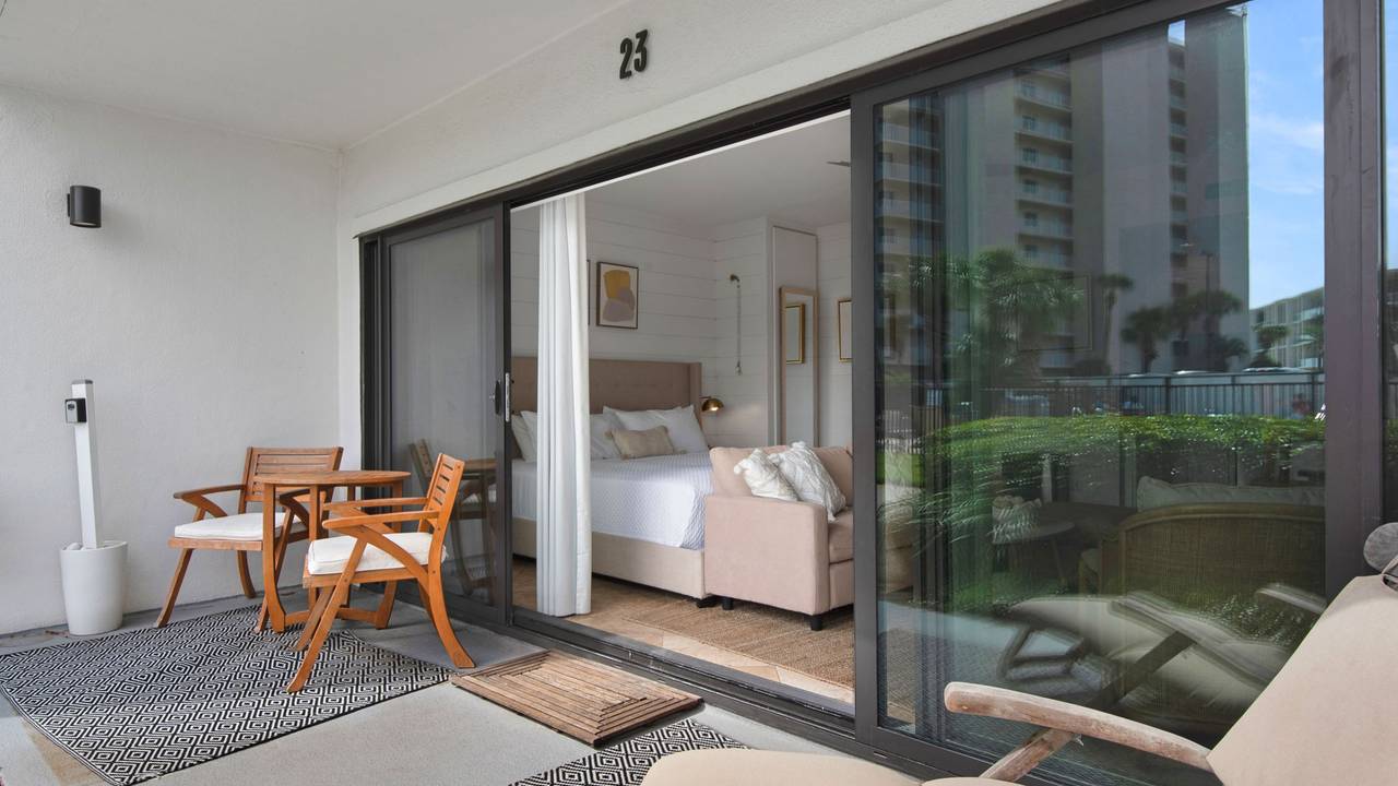 Emerald Hill 23 - Pool Side Studio Patio Emerald Hill 23 - Pool Side Studio Patio