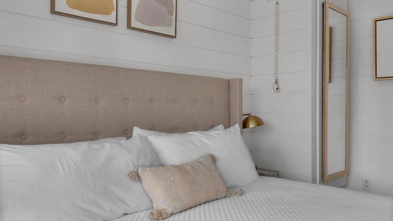 Emerald Hill 23 - Pool Side Studio King Bed Emerald Hill 23 - Pool Side Studio King Bed