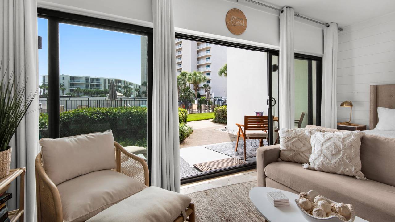 Emerald Hill 23 - Pool Side Studio Views Emerald Hill 23 - Pool Side Studio Views