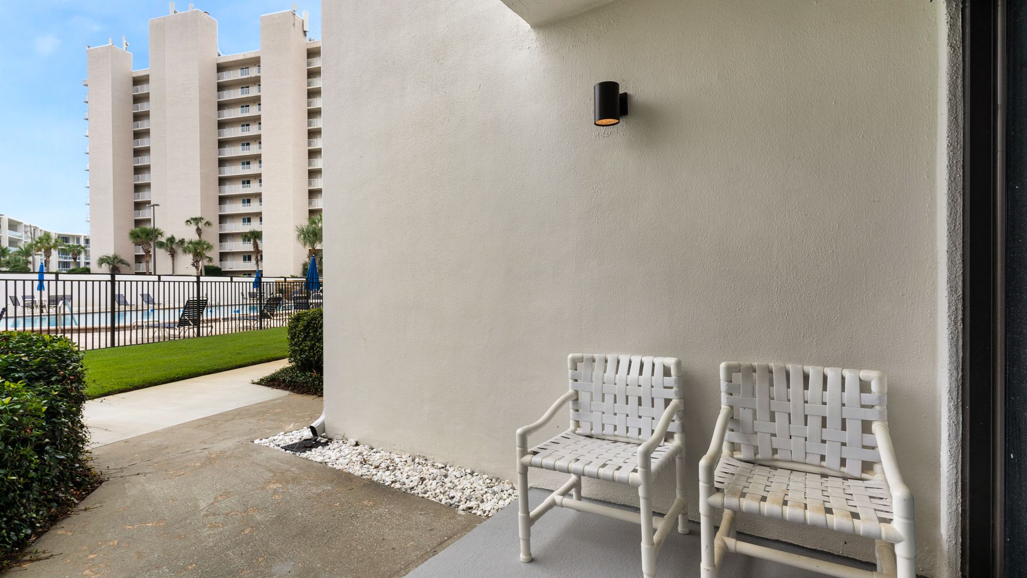 Emerald Hill 27 Patio Area