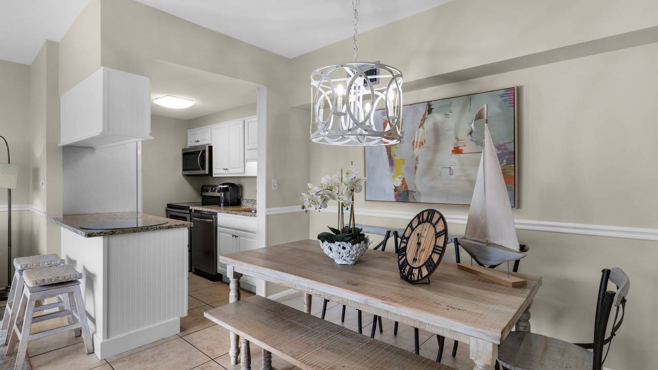 Emerald Hill 27 Kitchen & Dining Area Emerald Hill 27 Kitchen & Dining Area