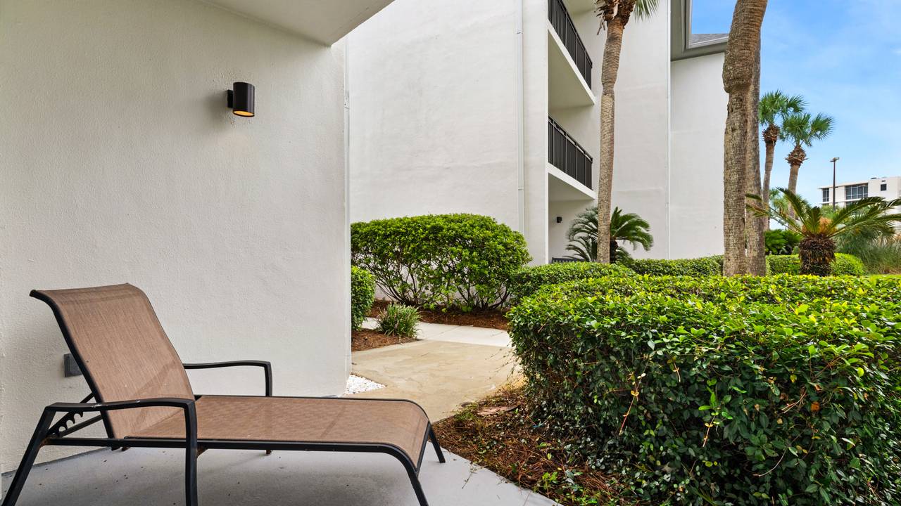 Emerald Hill 27 Patio Area Emerald Hill 27 Patio Area