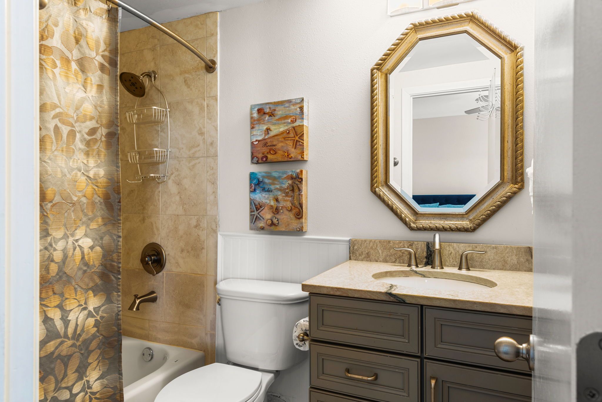 Emerald Hill 36 - Guest Bathroom