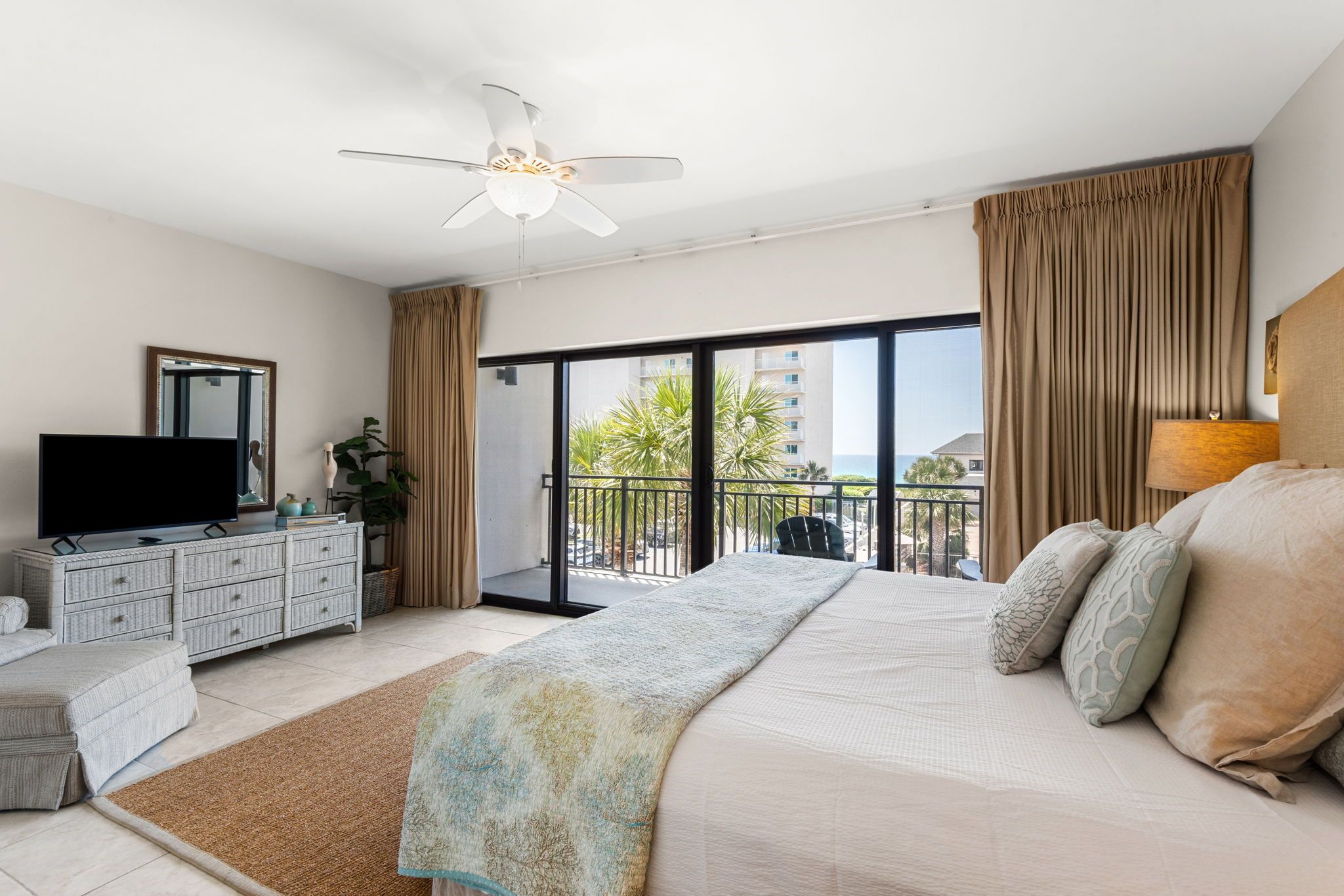 Emerald Hill 36 - Master King Bedroom