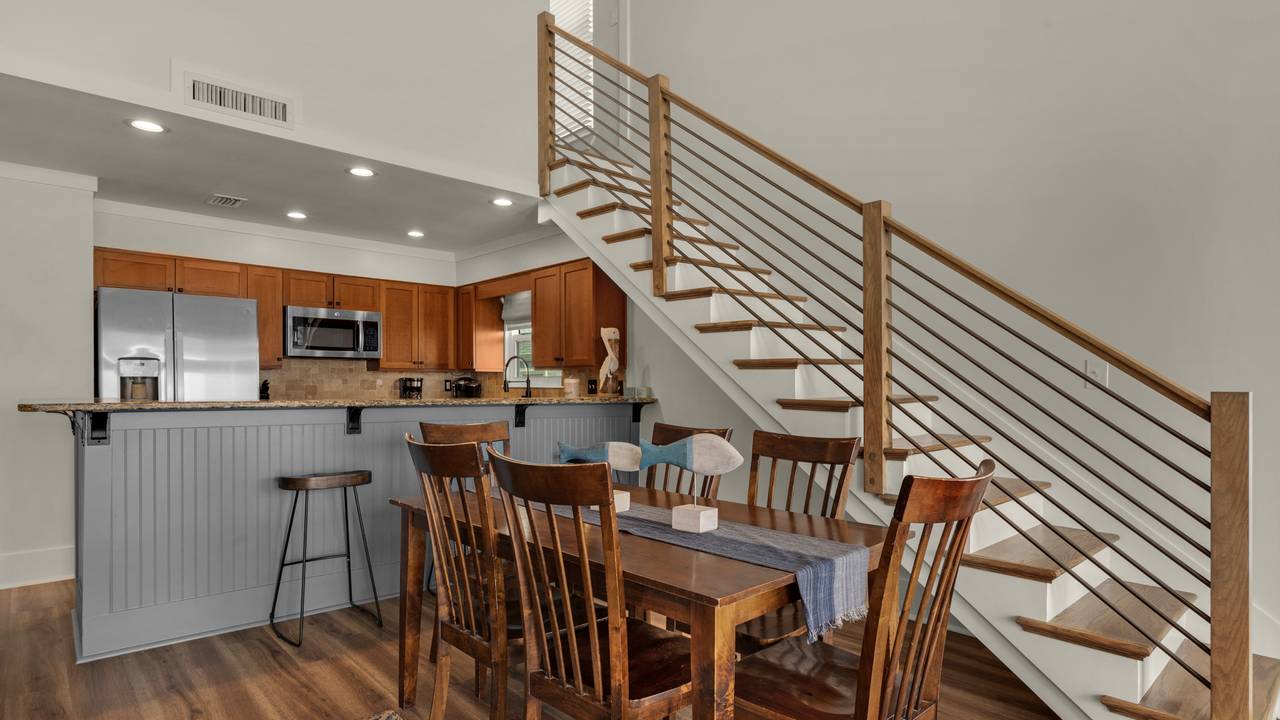 Eastern Shores 211 Dining Table Eastern Shores 211 Dining Table