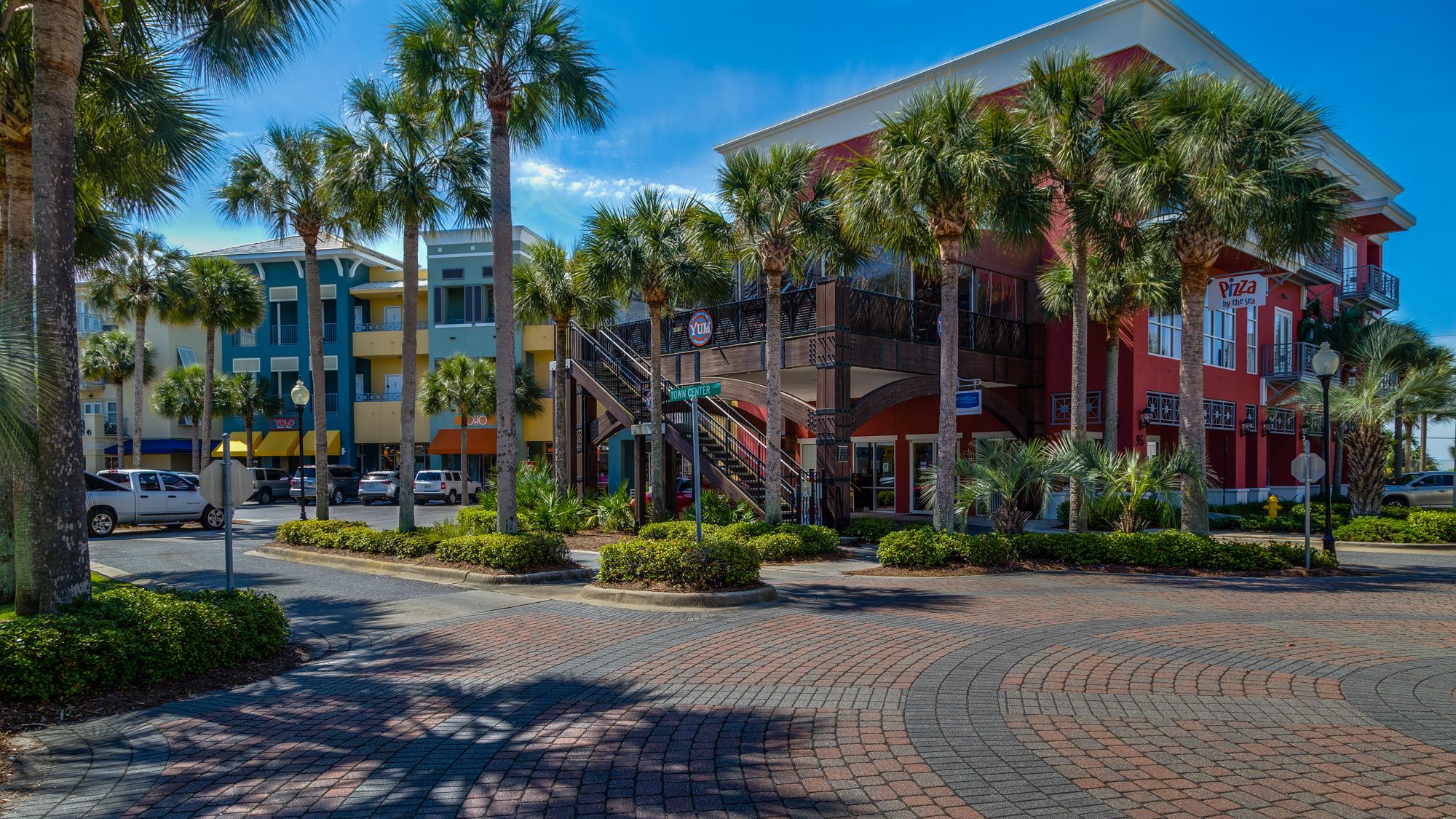 Gulf Place Grounds and Amenities