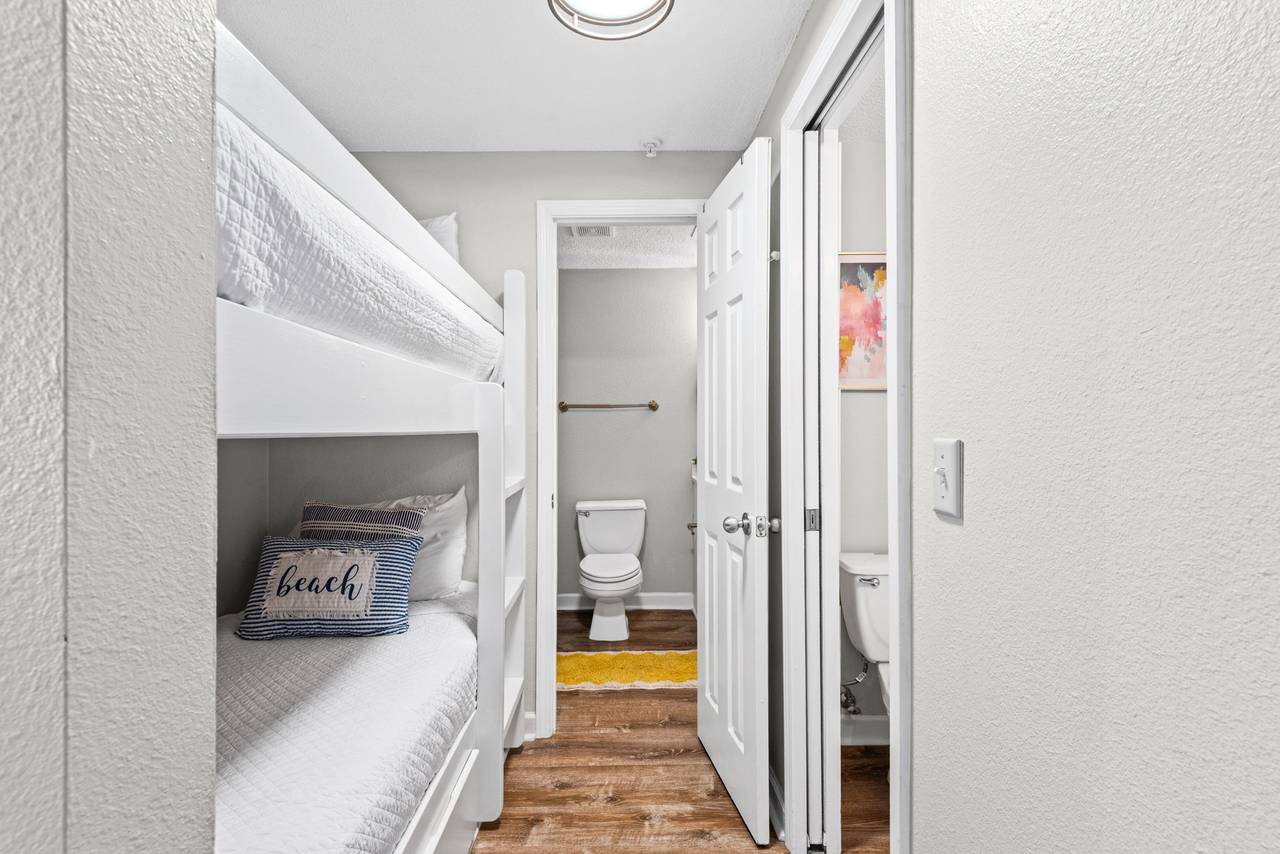 GCB206 - Hallway bunks GCB206 - Hallway bunks