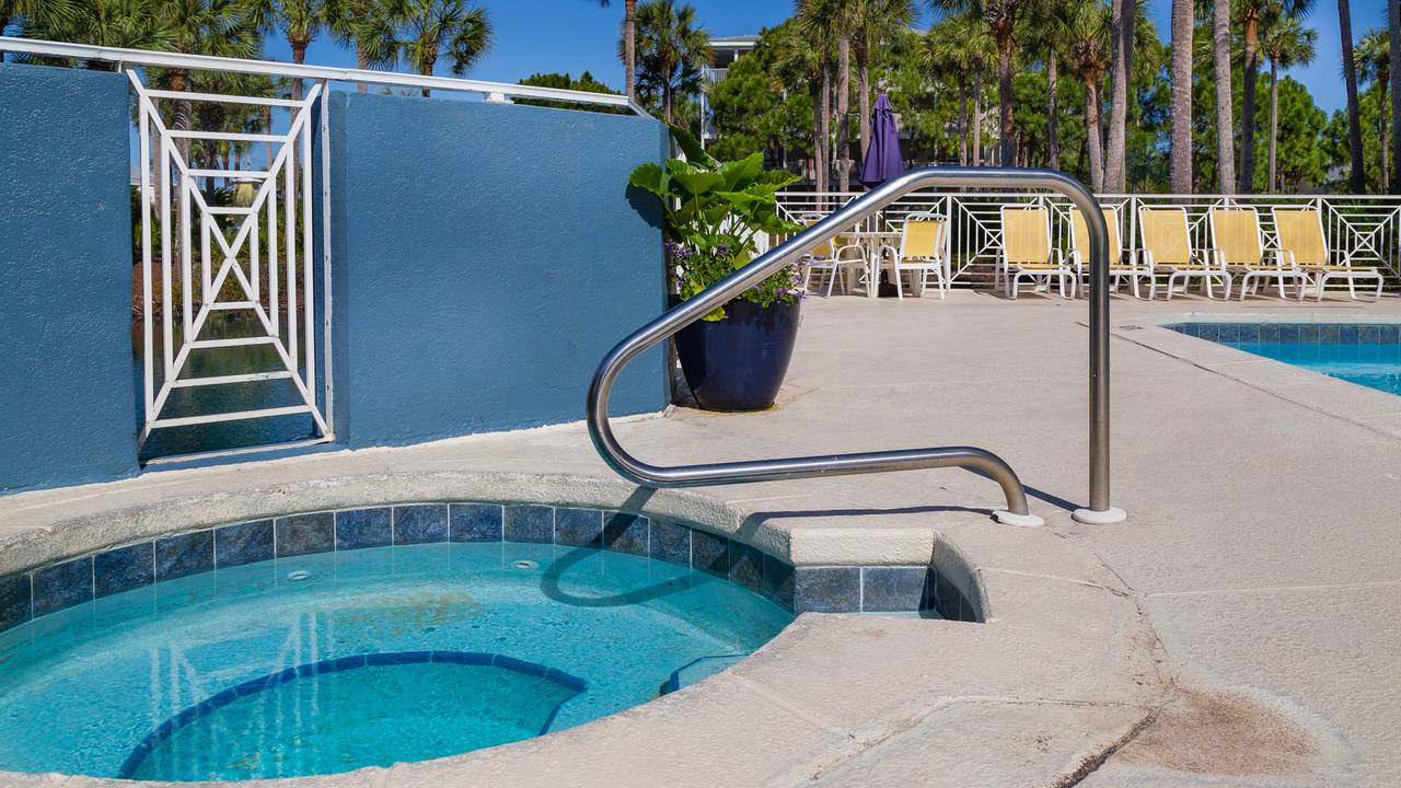 Gulf Place Grounds and Amenities Gulf Place Grounds and Amenities