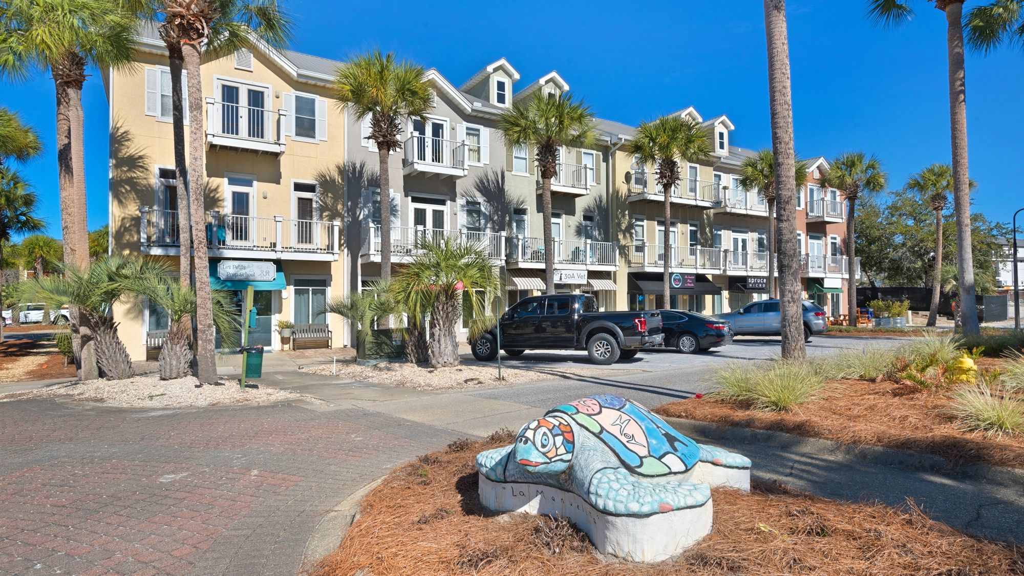 Gulf Place Grounds and Amenities