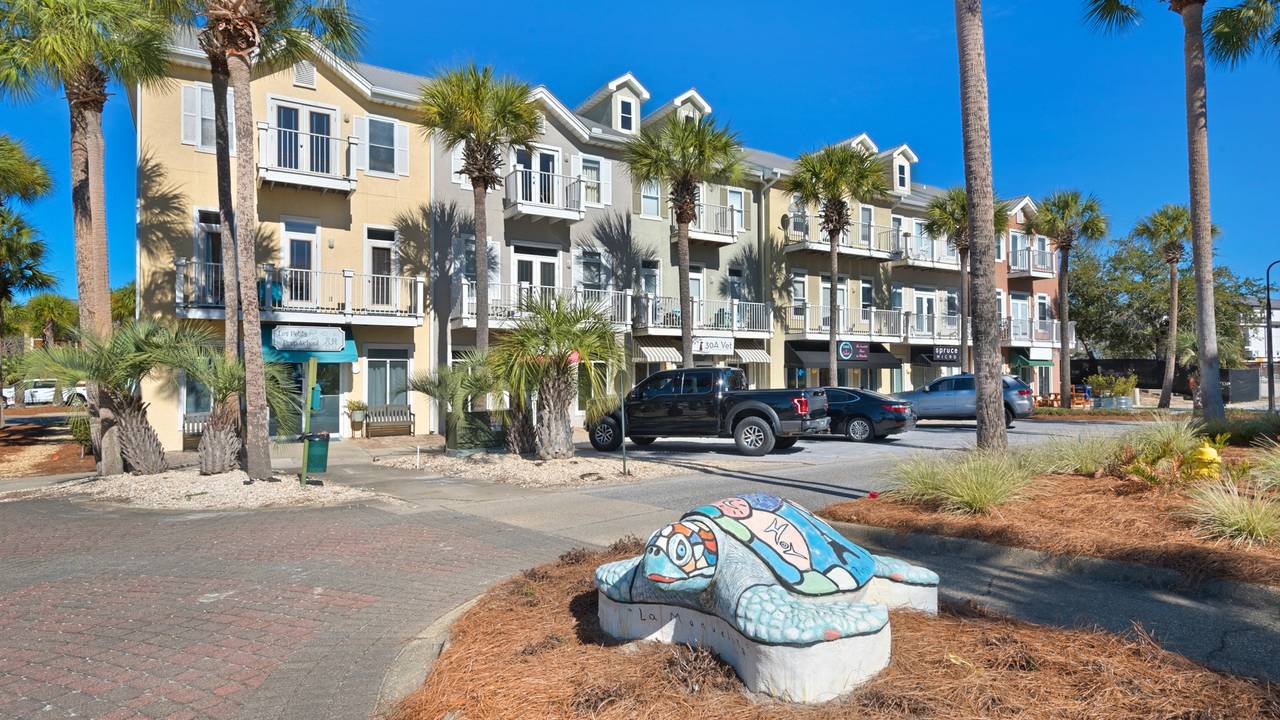 Gulf Place Grounds and Amenities Gulf Place Grounds and Amenities